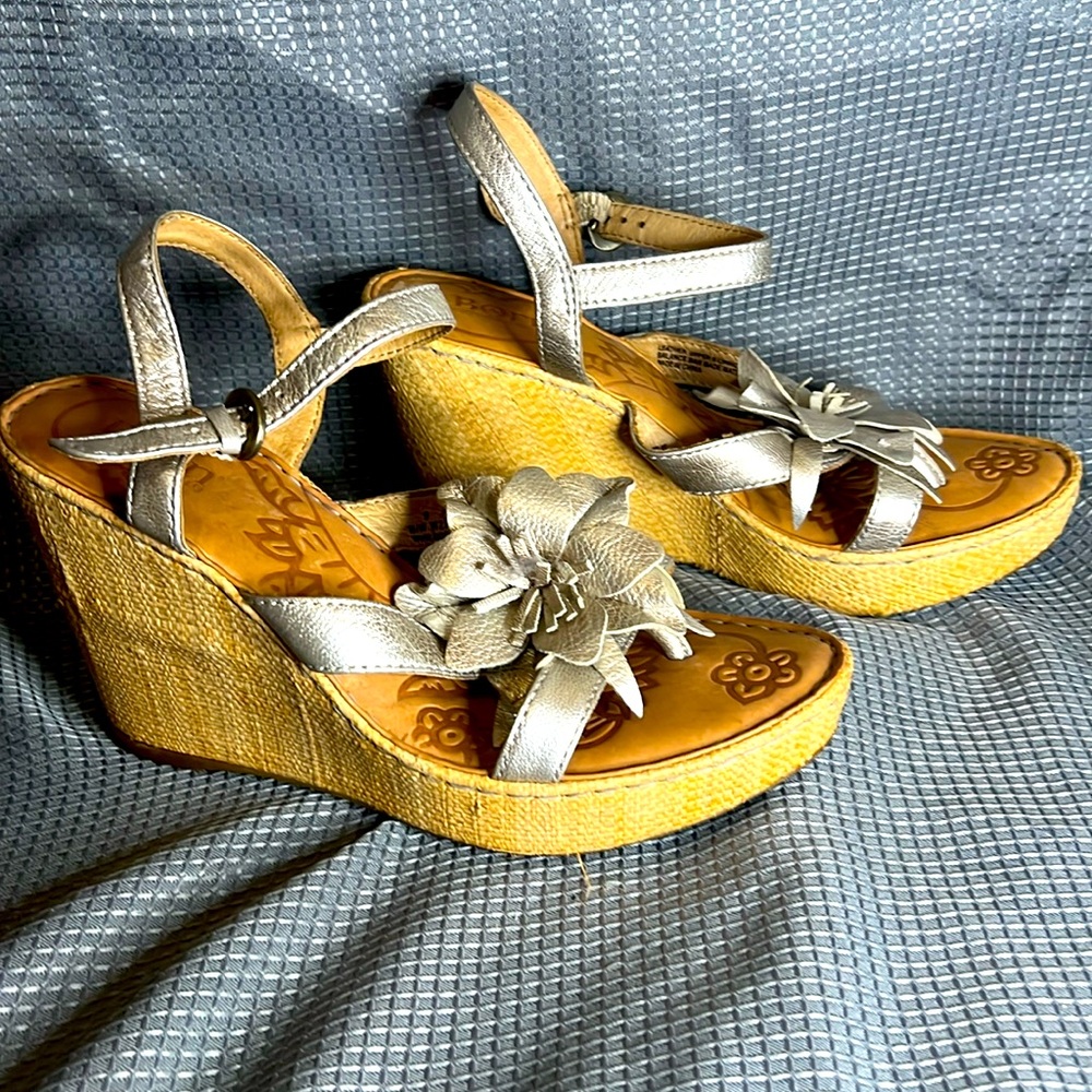 LOVIN BORN WEDGES